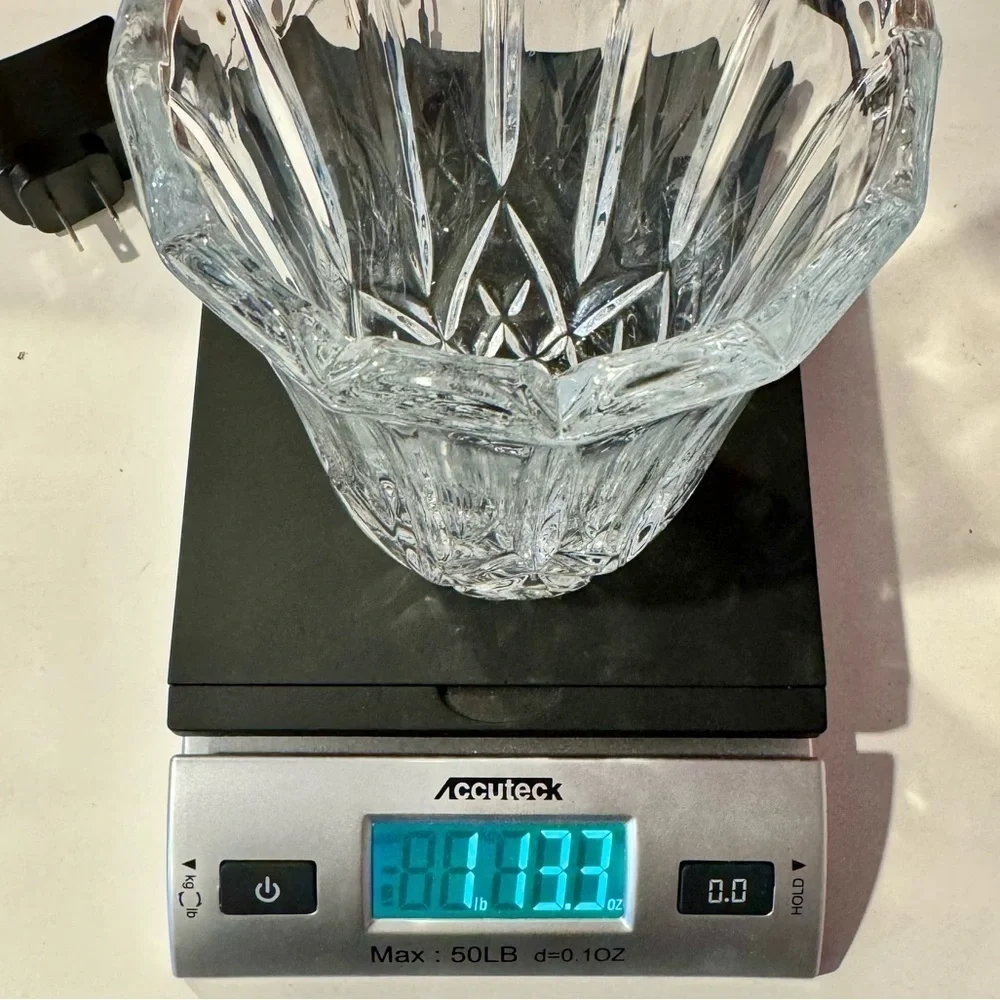 Very Pretty Crystal Vase, Excellent Condition.‎